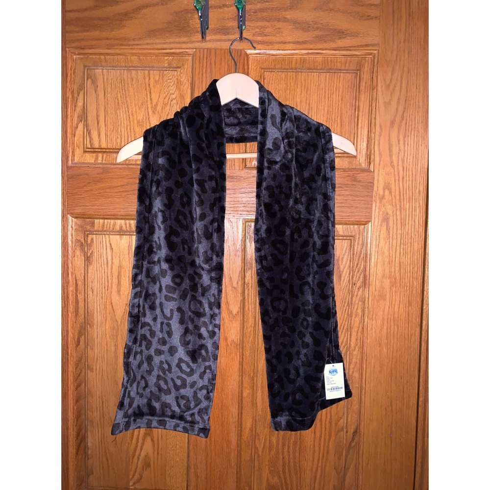The Walking Company Dark Gray & Black Scarf